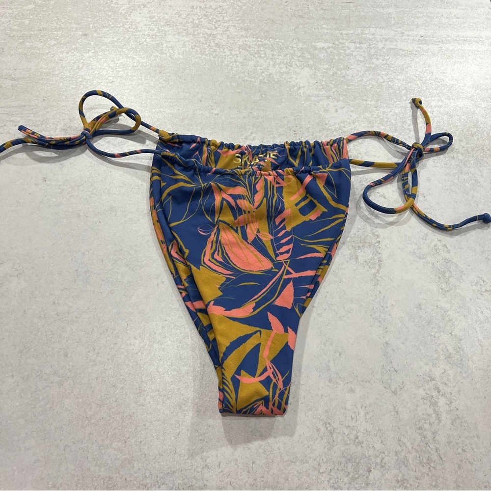 Skatie X Salty Blonde Kristen Bottom L